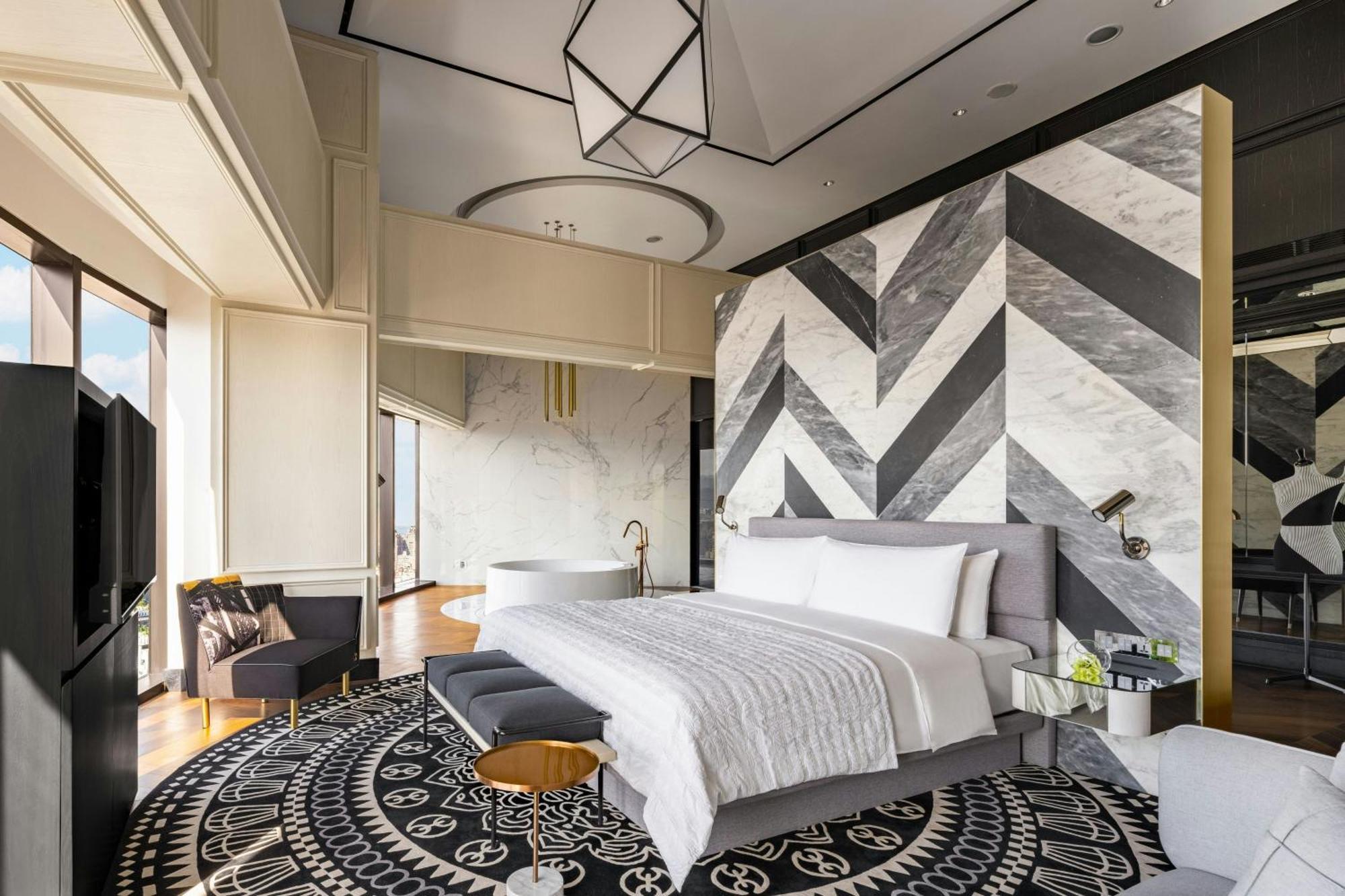 Le Meridien Đài Trung Ngoại thất bức ảnh A bedroom at the hotel