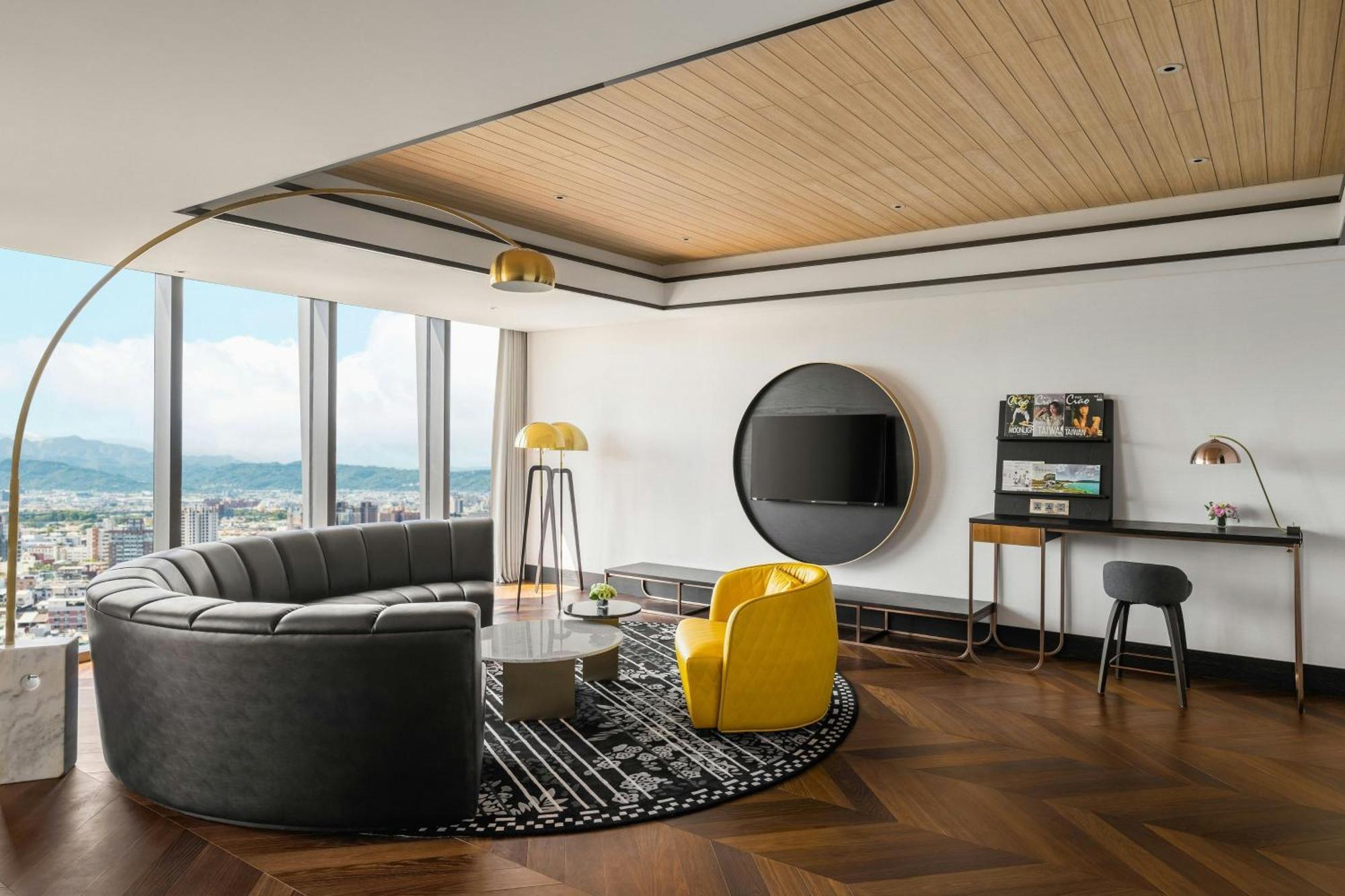 Le Meridien Đài Trung Ngoại thất bức ảnh The Living Room at The Landmark