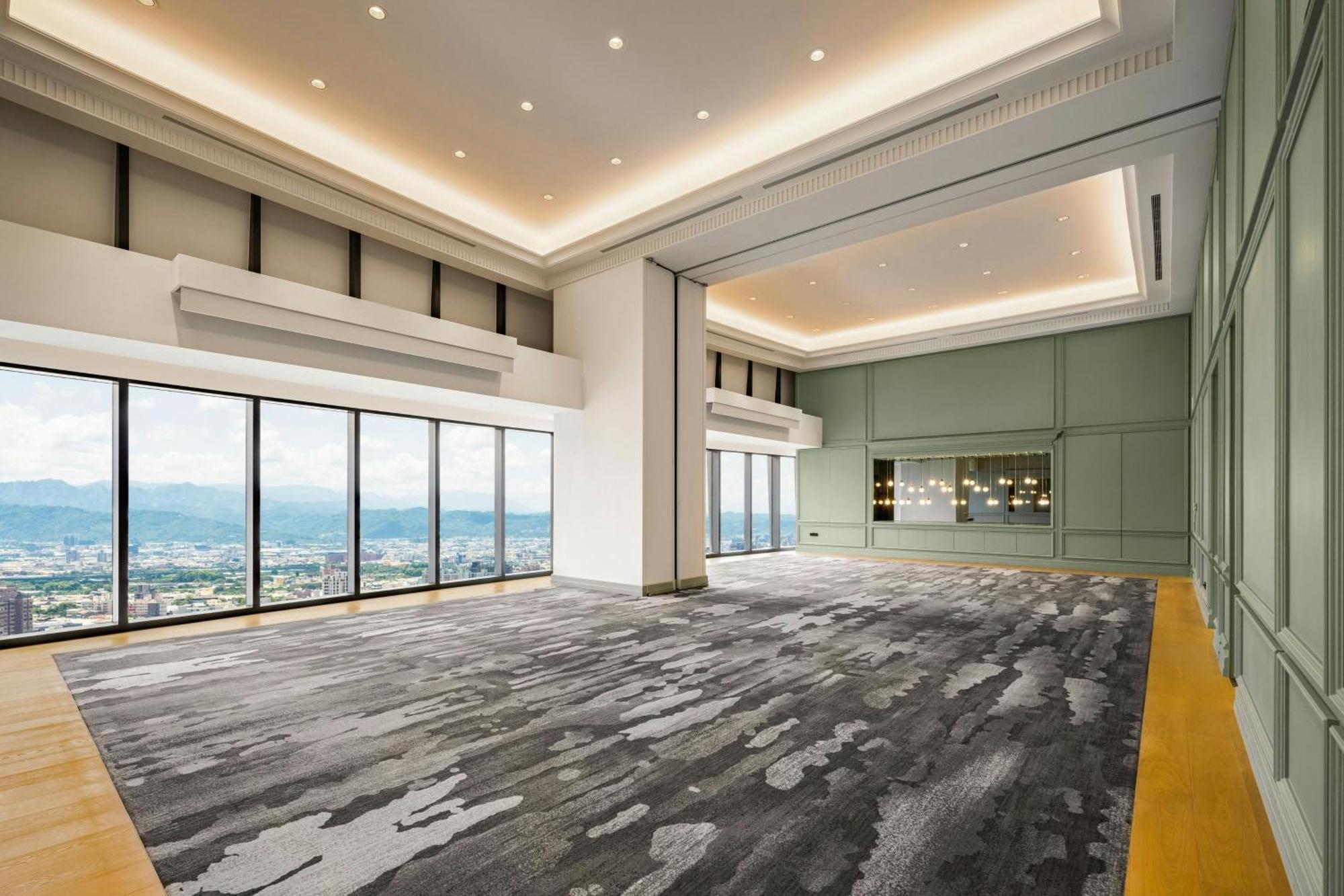 Le Meridien Đài Trung Ngoại thất bức ảnh The 30th floor of the hotel
