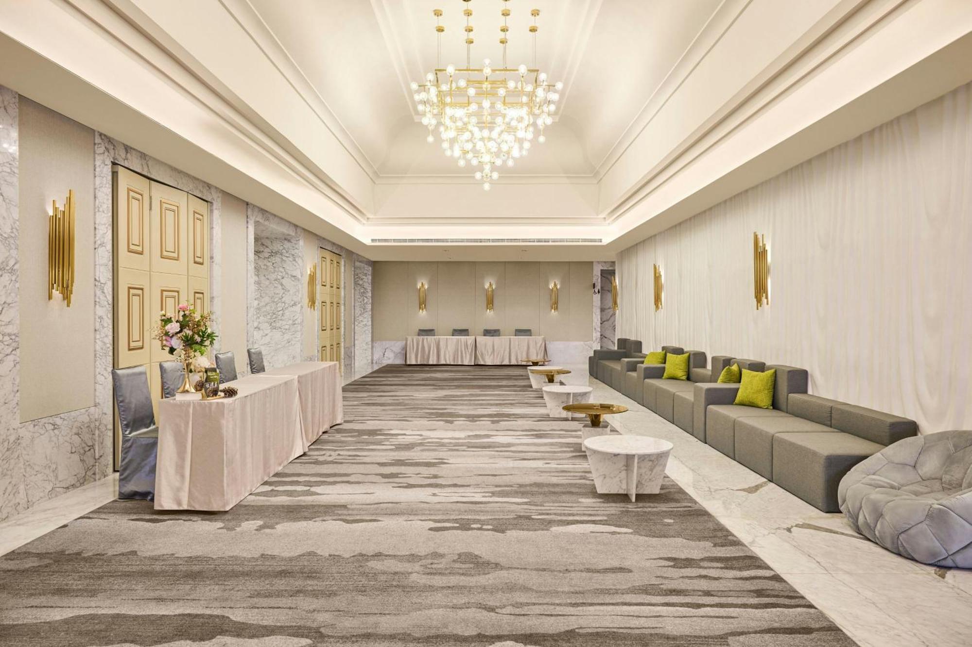 Le Meridien Đài Trung Ngoại thất bức ảnh The Grand Ballroom Foyer