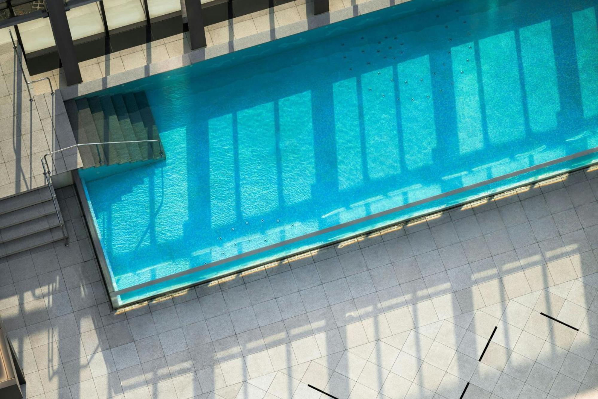 Le Meridien Đài Trung Ngoại thất bức ảnh The pool at the top of the hotel