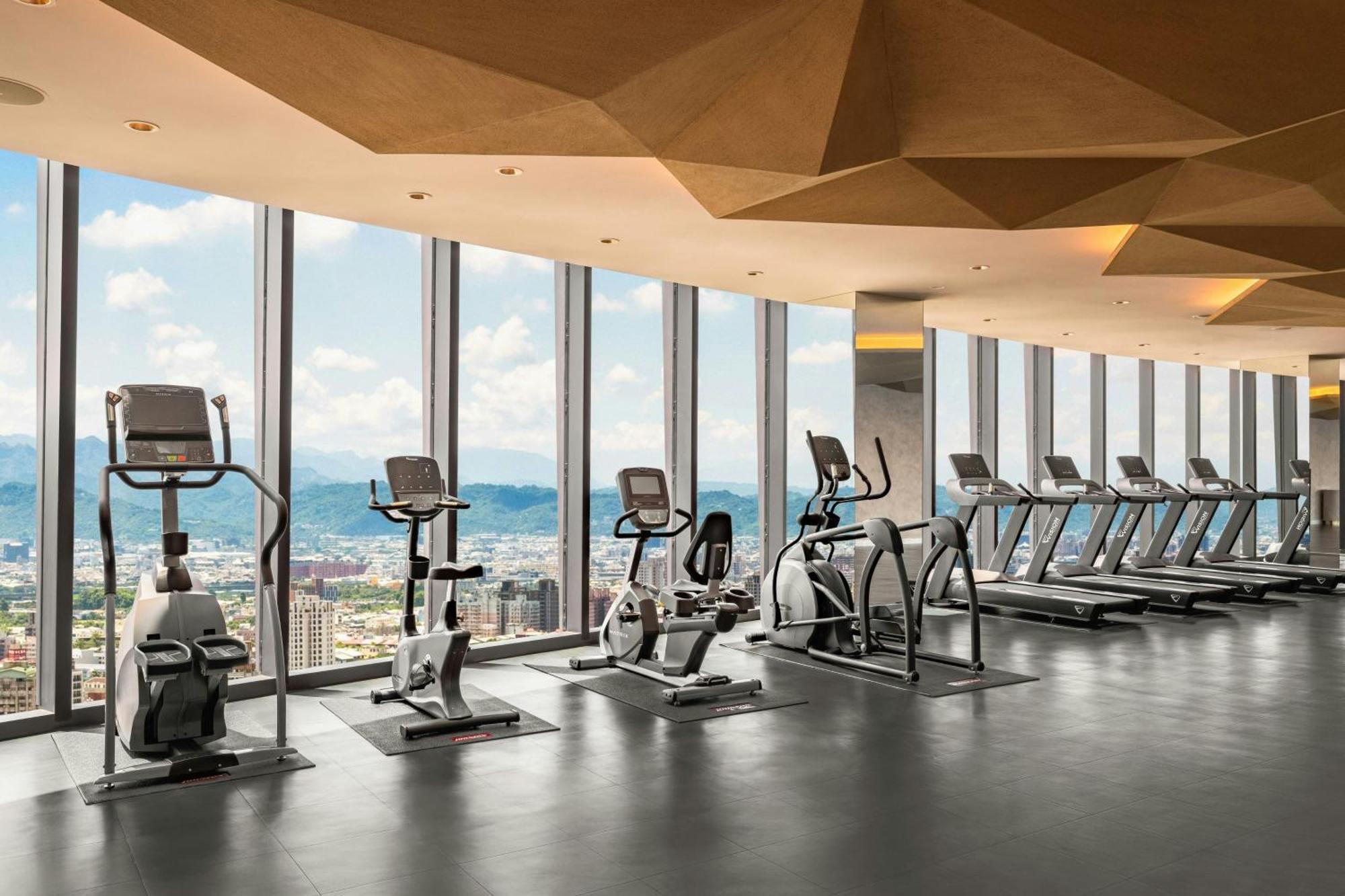 Le Meridien Đài Trung Ngoại thất bức ảnh The gym at the 39th floor