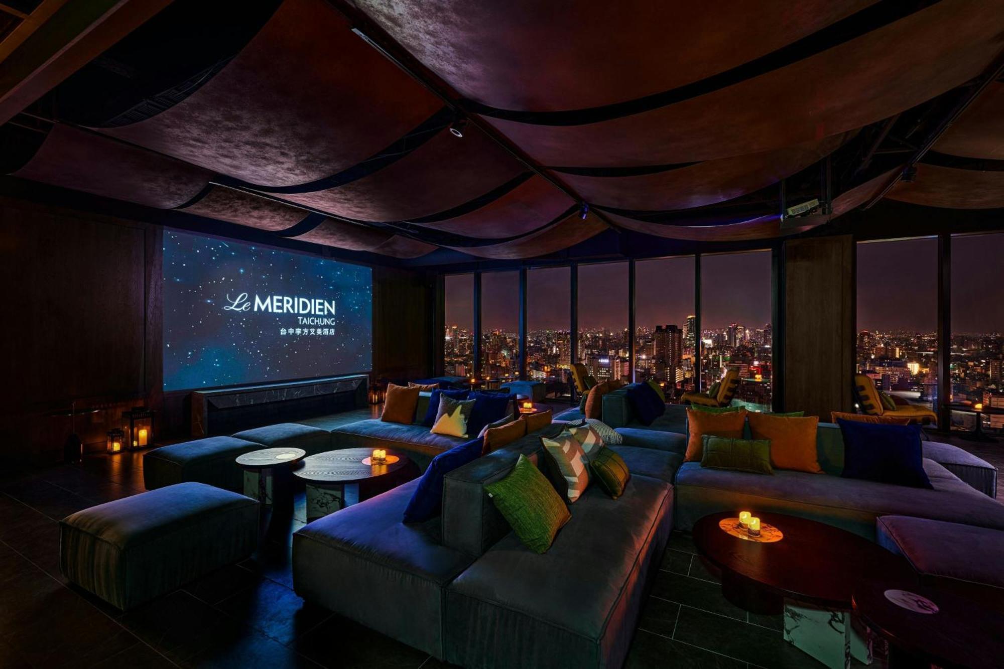 Le Meridien Đài Trung Ngoại thất bức ảnh The 63rd floor lounge
